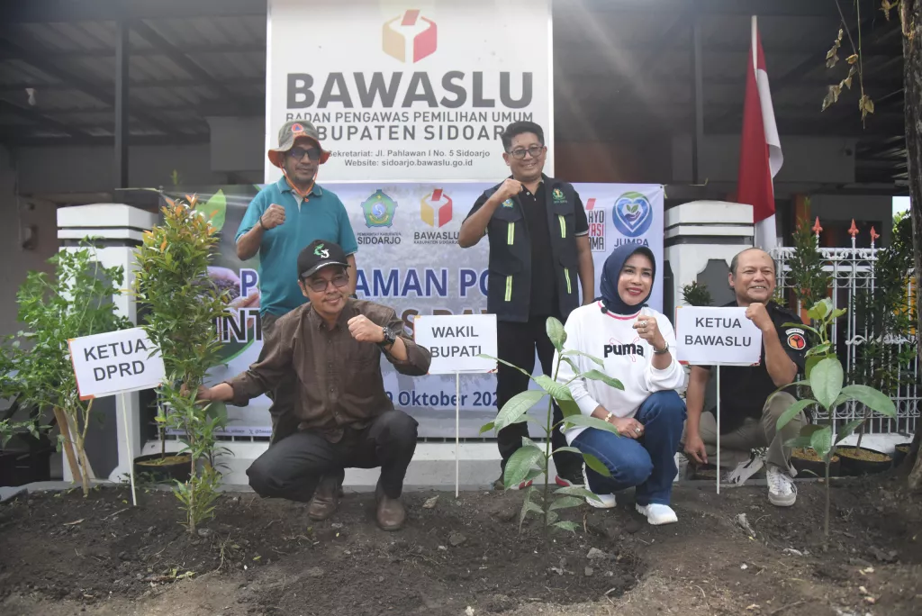 Pohon Manggis Jadi Simbol Integritas Bawaslu Sidoarjo, Mimik Idayana Tekankan Kejujuran