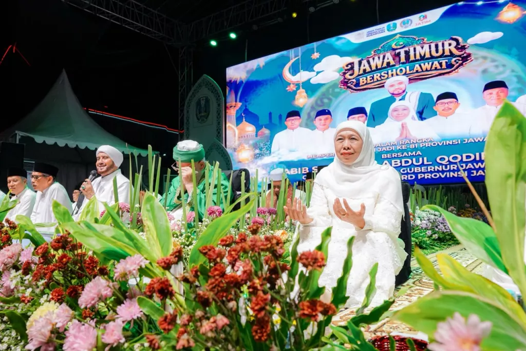 Gubernur Khofifah, DPRD Jatim, dan Habib Syech Bersholawat Bersama Ribuan Jemaah, Doaka Jatim Aman dan Penuh Berkah