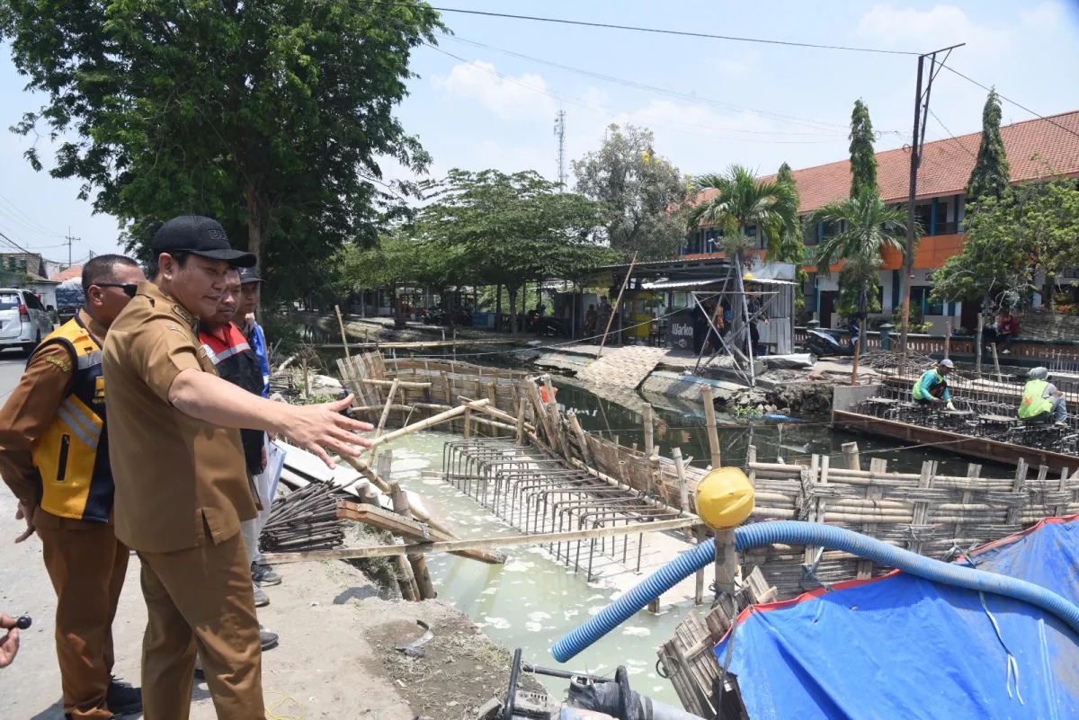Bupati Subandi Minta Pembangunan Jembatan Candinegoro Dikebut 24 Jam, Target Selesai Desember 2026
